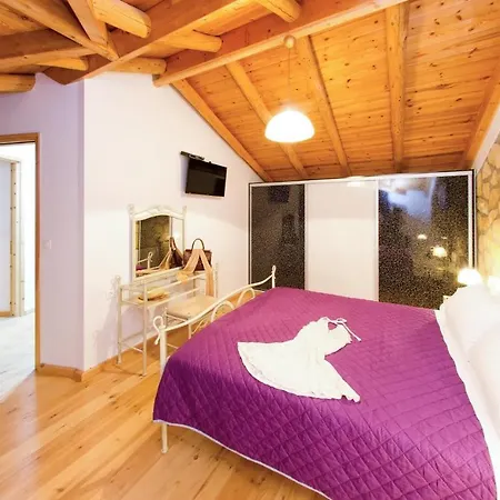 Tireda 2 Villa Marathiás